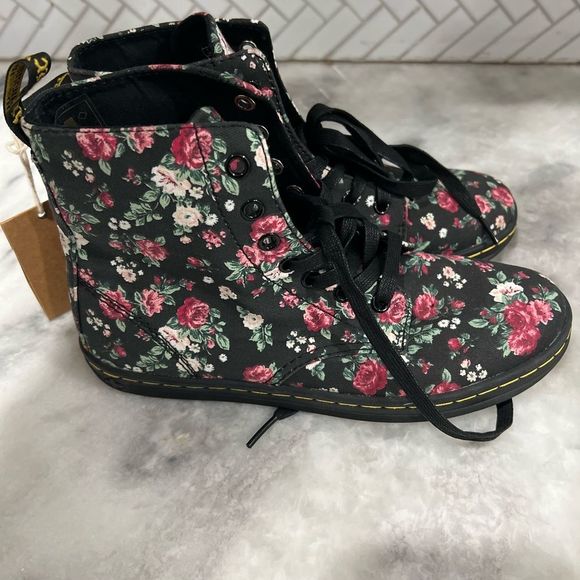 Dr. Martens Shoes - Dr Martens Hackney floral canvas boots sz 7. New no box